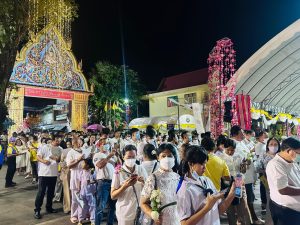 थाईलैंड में भगवान बुद्ध के पवित्र अवशेषों के दर्शन को उमड़ रहे कई देशों के श्रद्धालु