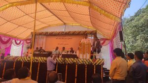 सहजनवा रेलवे स्टेशन पर वाराणसी सिटी-लखनऊ एक्सप्रेस के ठहराव का सांसद रवि किशन शुक्ला ने किया शुभारम्भ