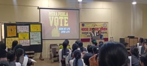 नवयुग कन्या महाविद्यालय की छात्राओं ने आयोजित किया मतदाता जागरूकता कार्यक्रम