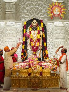 अयोध्या के राम मंदिर में विराजमान रामलला ने मनाई होली