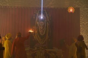 राम नवमी के पावन अवसर पर बालक राम का हुआ सूर्य अभिषेक, राम लला के ललाट पर पड़ीं सूर्य की किरणें
