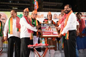 केंद्रीय मंत्री पीयूष गोयल के समर्थन में डॉ दिनेश शर्मा की जनसभा