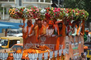 प्रचंड गर्मी पर भाजपा के कार्यकर्ताओं का उत्साह भारी, नामांकन जलूस में उमड़ा जनसमूह