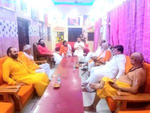 पीएम के अयोध्या में रोड शो की तैयारी को लेकर महापौर ने संतों के साथ की बैठक