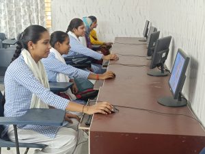 छात्राओं को आत्मनिर्भर बनाने के उद्देश्य से खुन खुनजी गर्ल्स कॉलेज में चलाया गया विभिन्न प्रशिक्षण कार्यक्रम 