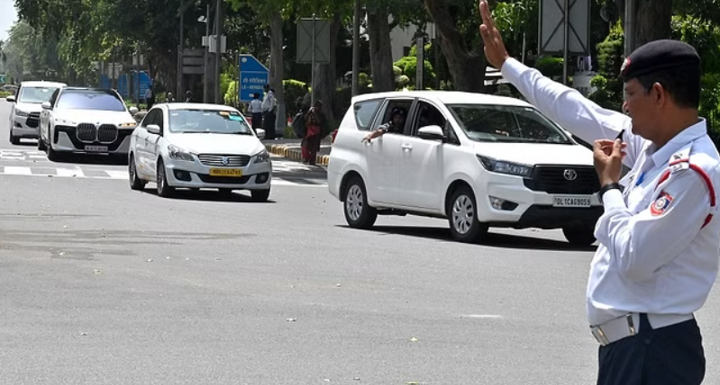 दिल्लीवालों को नहीं है ट्रैफिक नियमों की परवाह, लगातार बढ़ रहे मामले; ट्रैफिक पुलिस ने जारी किए आंकड़े