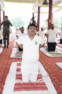 मंत्री कपिल देव अग्रवाल ने सीतापुर में अंतर्राष्ट्रीय योग दिवस पर किया योग