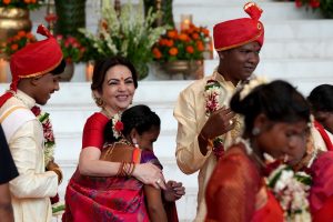 गरीब कन्याओं के विवाह से शुरू हुआ अंबानी परिवार का शादी समारोह