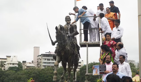 शिवाजी की प्रतिमा गिरने की जांच और नई मूर्ति बनाने के लिए पैनल गठित; CM शिंदे का एलान