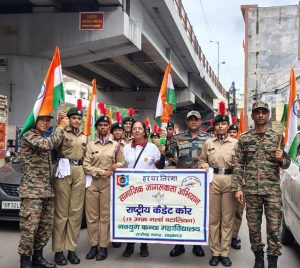 नवयुग कन्या महाविद्यालय की छात्राओं ने लखनऊ की सड़कों पर निकाला तिरंगा यात्रा