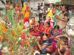 पुत्र के दीर्घायु और उनके सलामती के लिए पुत्रवती महिलाएं करती हैं ये कठिन व्रत, देवकी ने भी रखा था कठिन व्रत