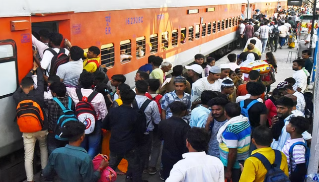 परीक्षाओं की तैयारी कर रहे छात्र दिवाली पर कैसे पहुंचेंगे घर, आड़े आ रहे ये रेलवे के ये दो बड़े कारण