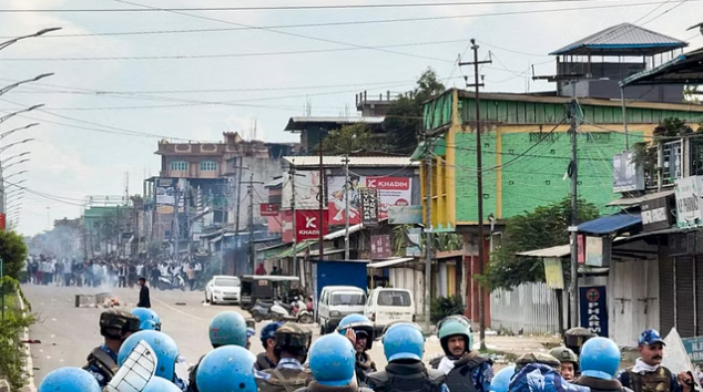 एडीसी दफ्तर में आगजनी के आरोप में तीन गिरफ्तार; तलाशी अभियान के दौरान थौबल में हथियार जब्त