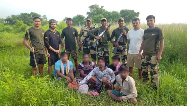 बांग्लादेश में 1000 टके में बन रहे आधार कार्ड, 4000 में बॉर्डर पार, बीएसएफ ने यूं विफल की घुसपैठ