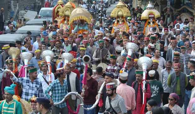 शाही अंदाज में निकली नरसिंह भगवान की जलेब, सैंज के देवी-देवता हुए शामिल