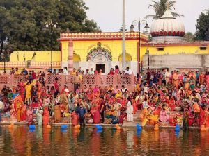 छठ पूजा : उगते हुए सूर्य को अर्घ्य देने के साथ छठ महापर्व सम्पन्न