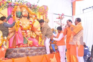 मकर संक्रांति पर धूमधाम से मना श्री राम मंदिर की भव्य प्राण प्रतिष्ठा के प्रथम वर्षगांठ का आयोजन https://samarsaleel.com/the-first-anniversary-of-the-grand-consecration-of-shri-ram-temple-was-celebrated-with-great-pomp-on-makar-sankranti/441958