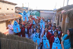 स्वच्छ सुजल गांव में उमड़ी भीड़, स्कूली बच्चों ने जाना जल संरक्षण का महत्व