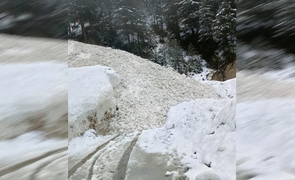 गंगोत्री हाईवे के पास चांगथांग में हिमस्खलन, धाम सहित कई क्षेत्रों का मुख्यालय से कटा सम्पर्क